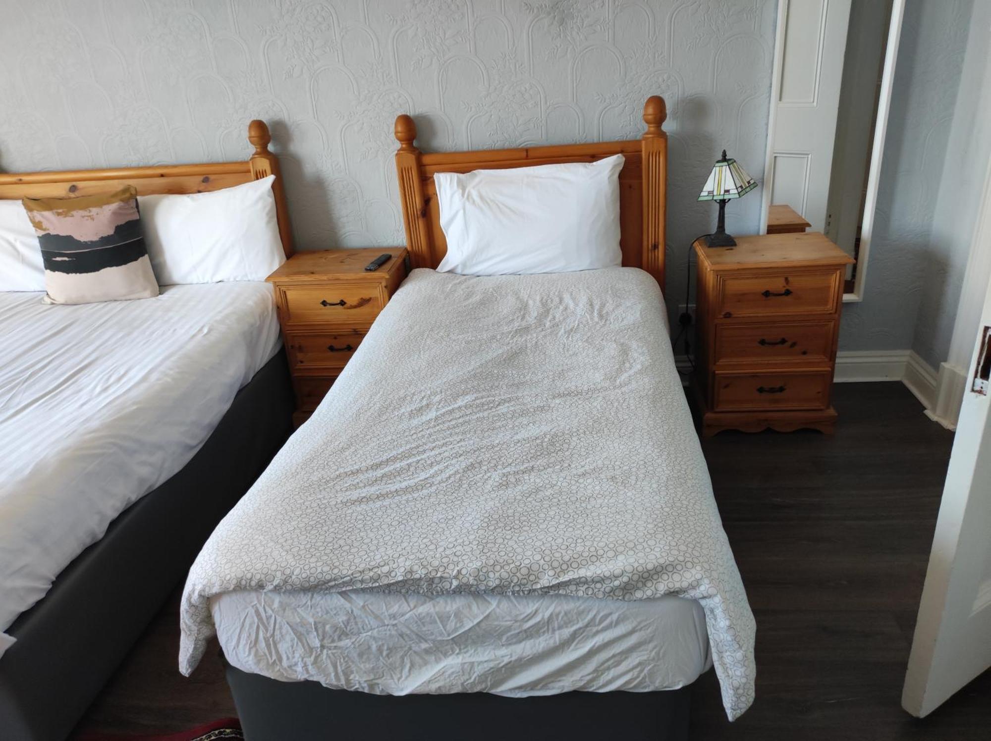 Guest house 4 Bayview Terrace *
